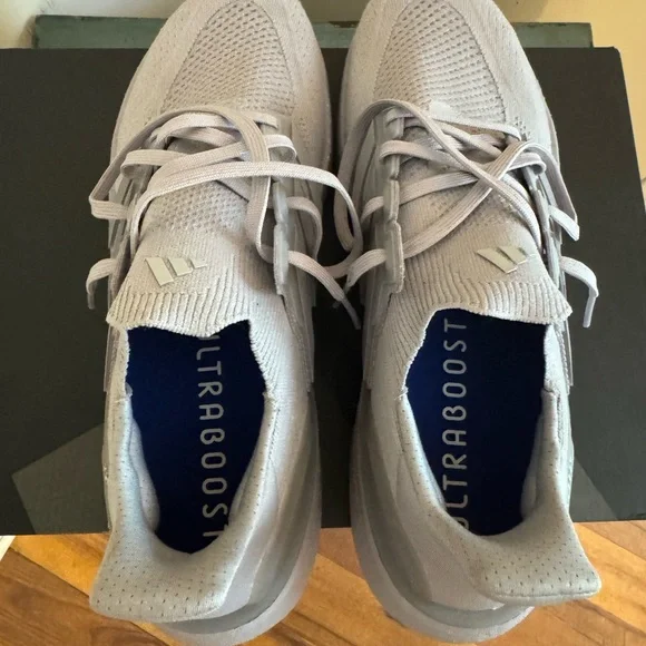 Adidas Ultraboost 5 (11.5 M) - Picture 5 of 6